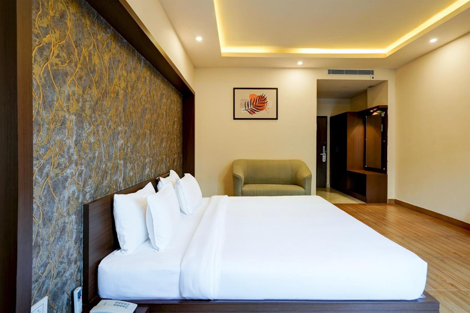 Hotel Hsd Near Igi Airport Delhi *